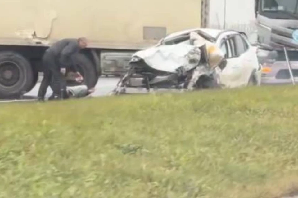 В ДТП как минимум один пострадавший. Фото: кадр из видео.