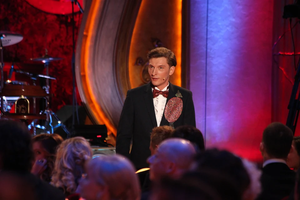 Павел Воля на концерте в Новосибирске рассказал о необычных подарках от фанатов.