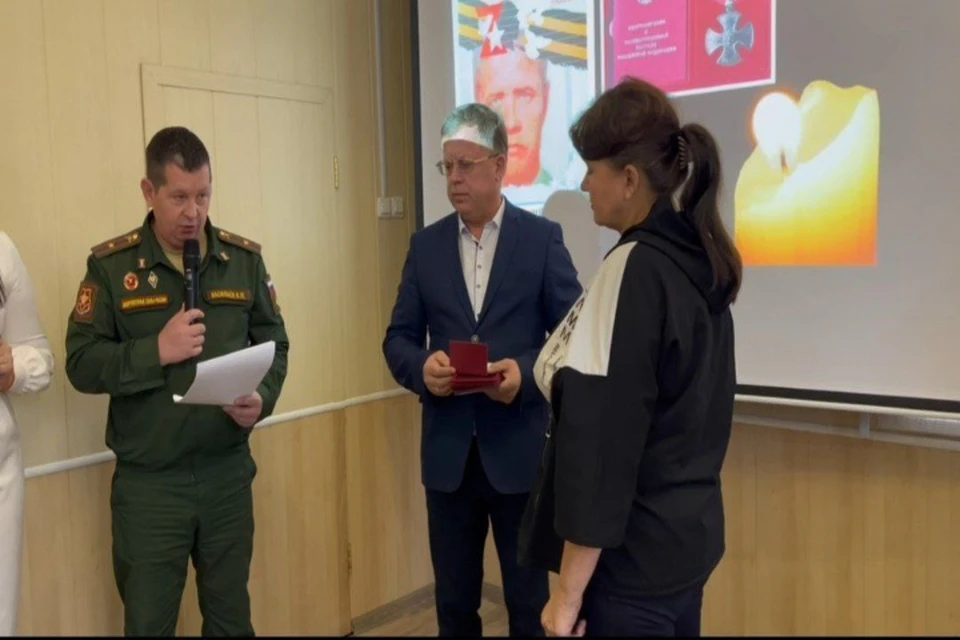 Семьям погибших бойцов из Черемховского района передали ордена Мужества. Фото: тг-канал мэра Черемховского района Сергея Марача