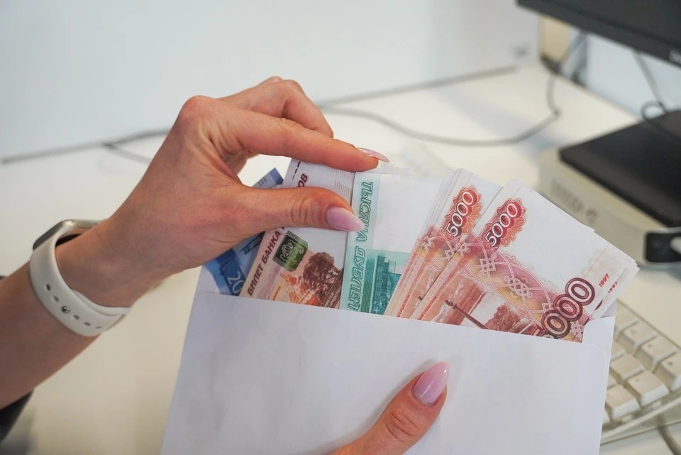 Депутат Бессараб: пособия и зарплаты выплатят в ноябре досрочно из-за праздников