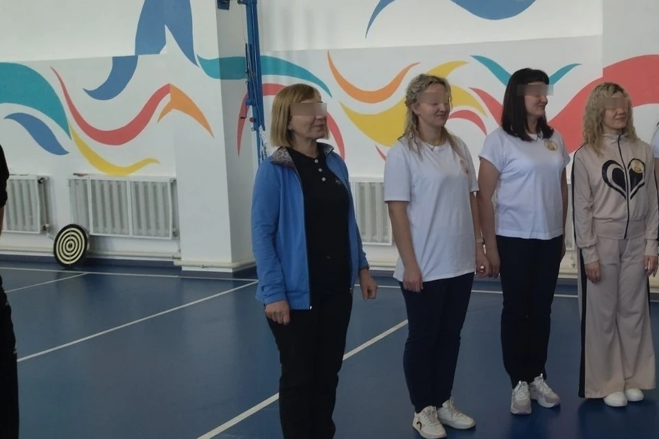 Марина С. (слева в голубой кофте) могла быть убита психически нездоровым соседом