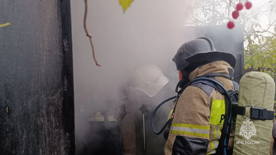 Пожар возник из-за короткого замыкания. Фото: МЧС России