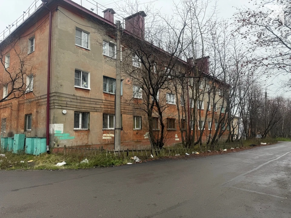 Мусор неделями никто не убирает.