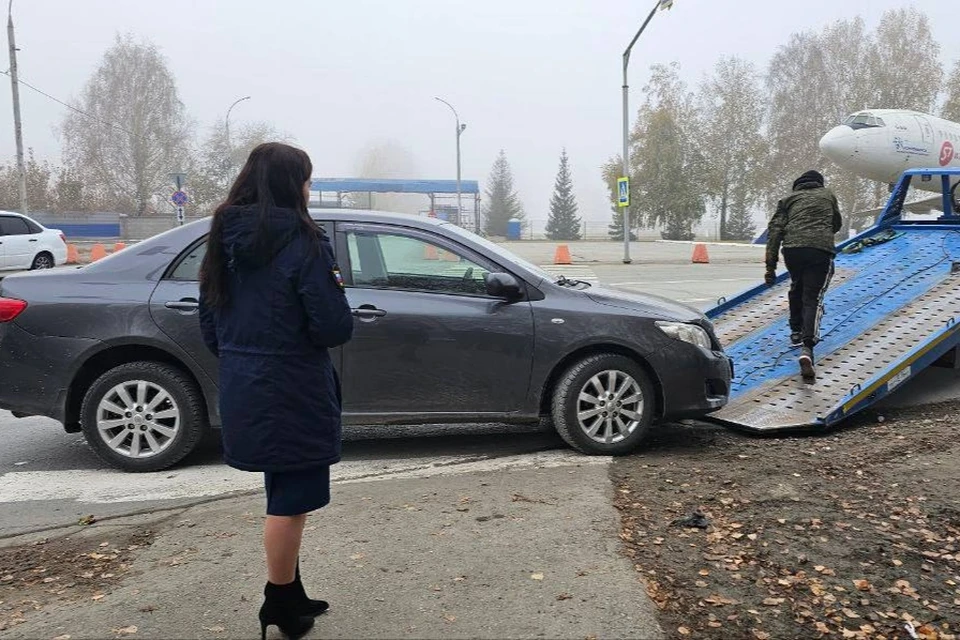 В Новосибирске задержали нелегальных таксистов у аэропорта Толмачево. Фото: Прокуратура НСО