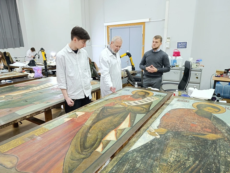 Полторы сотни икон Успенского собора Рязани находятся на реставрации. Фото: vk.com/ioknrzngroup
