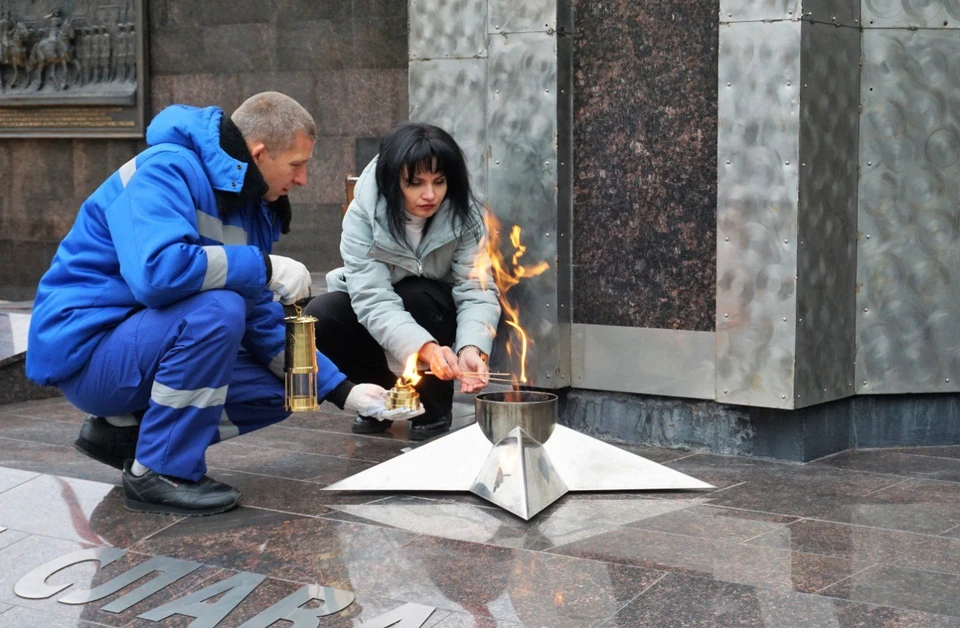 Право повторного зажжения пламени было доверено инженеру газовой компании Александре Калининой / Фото: ООО «СВГК»