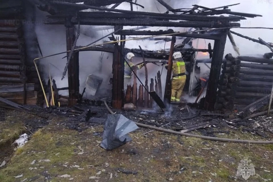 Из горящего здания самостоятельно эвакуировался один человек. Фото: региональное МЧС