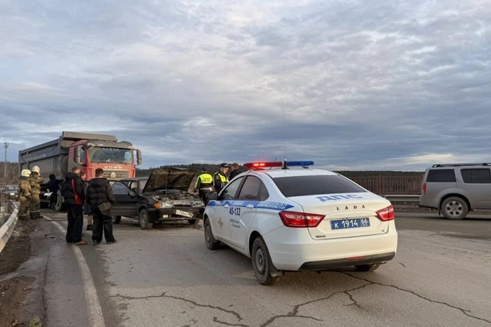 Водитель грузовика не соблюдал дистанцию. Фото: региональная Госавтоинспекция