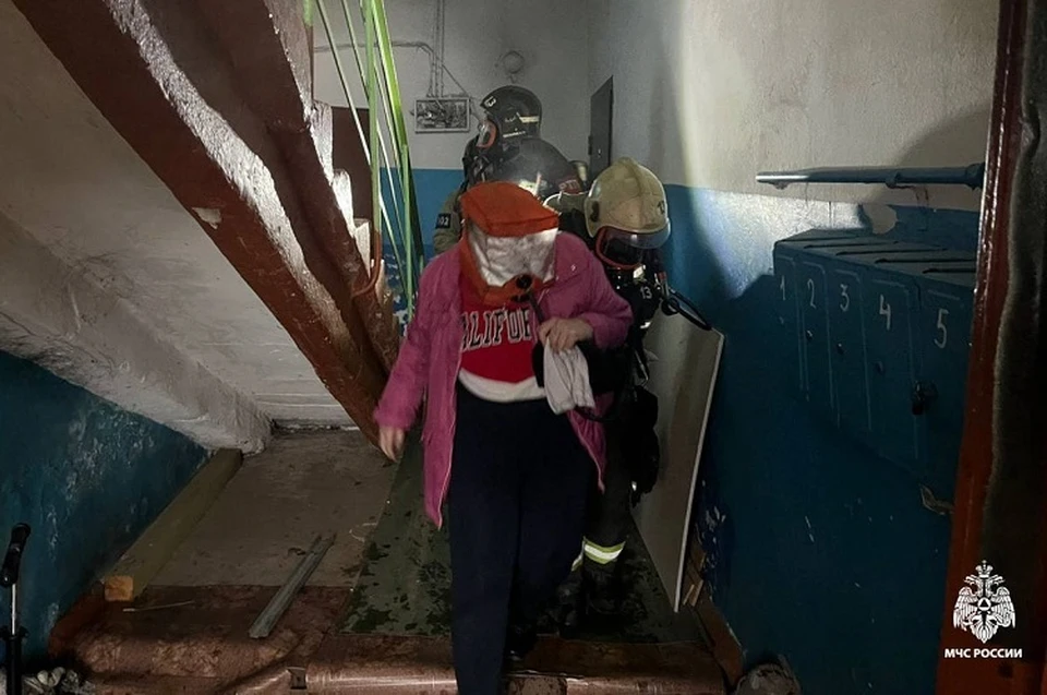 Идет эвакуация. Фото: пресс-служба МЧС по Тверской области