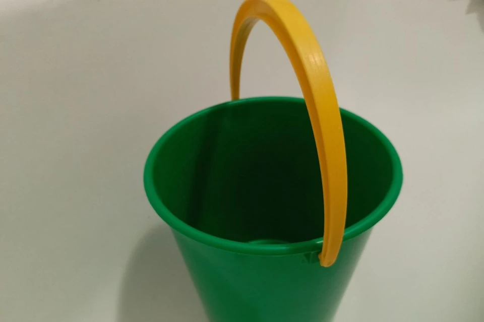 Спор разгорелся из-за вёдер