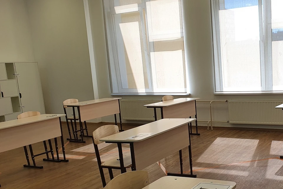 Здание школы ремонтируют каждый год.