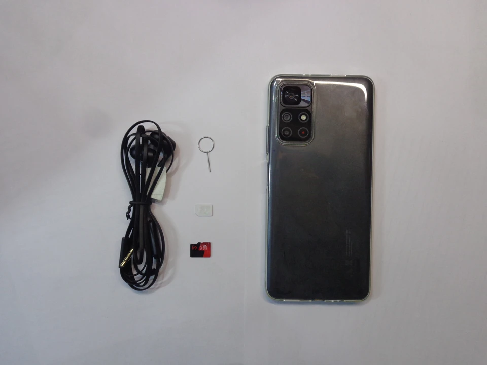 Телефон, проводные наушники, SIM-карта, флэш-карта лежали среди продуктов питания. Фото: УФСИН по Самарской области