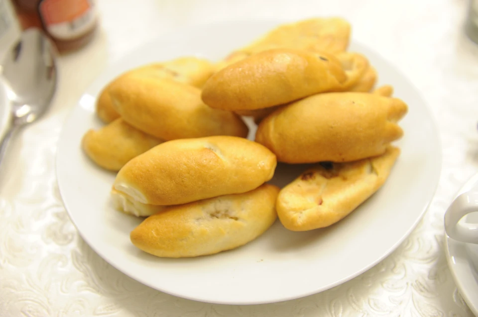 Бабушки через еду проявляют свою любовь.