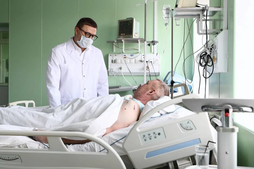 Губернатор и сам навещал пострадавших от взрыва в больнице. Фото: пресс-служба губернатора Челябинской области.