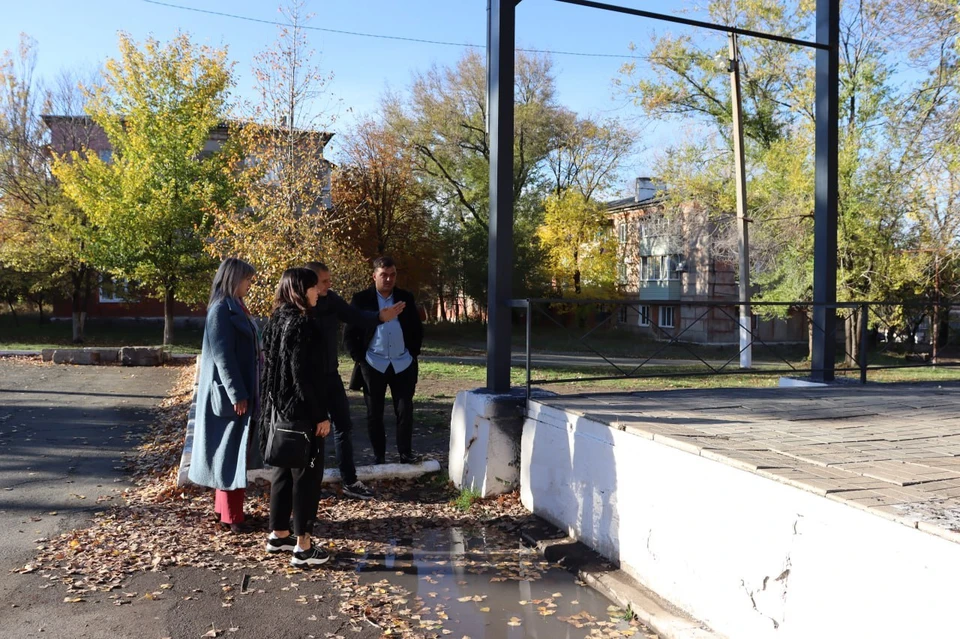 Сцена расположена в самом центре города. ФОТО: ТГ-канал Наталии Жулинской