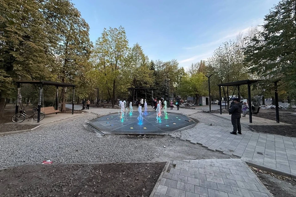 В Торезе почти завершили благоустройство парка «Центральный». Фото: ТГ/Чертков