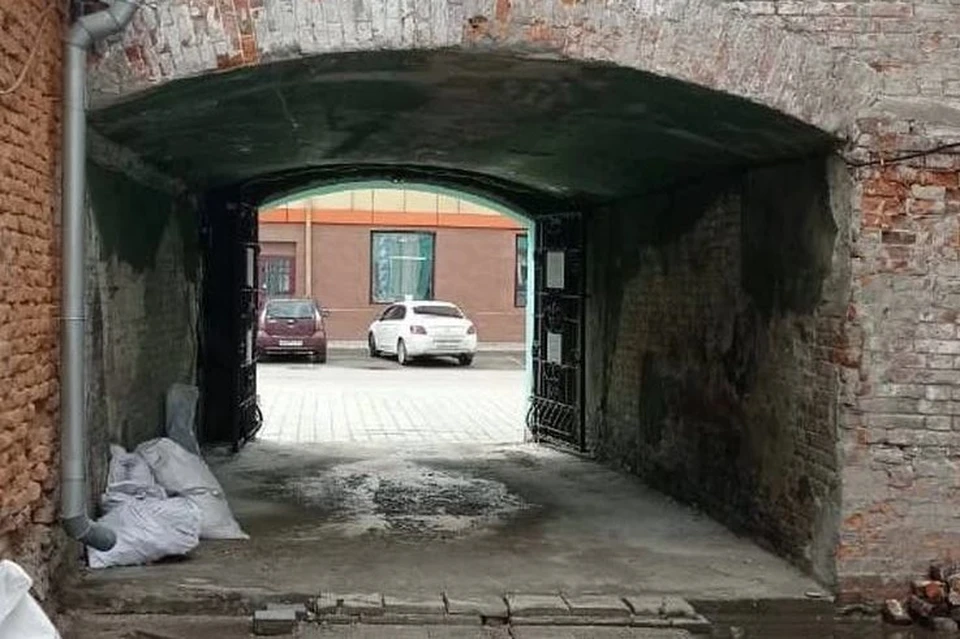 Под сводами арки сохранились подписи людей. Фото из архива выставочного пространства «Дом Морозова»