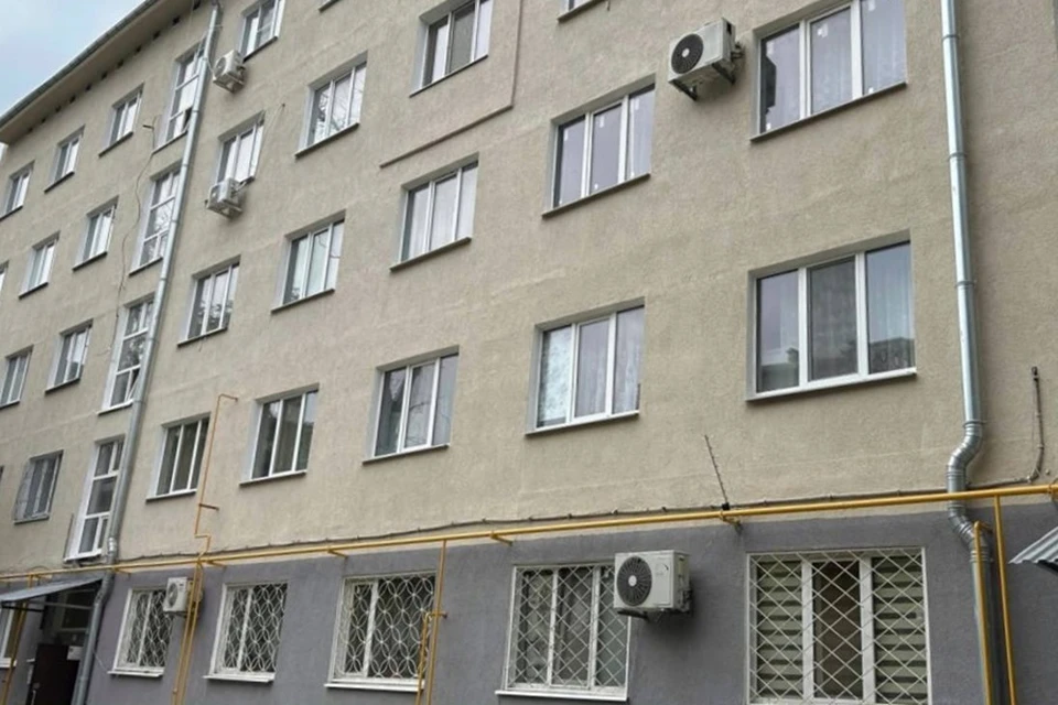 На проспекте Победы в Мариуполе восстановили многоквартирный дом. Фото: РКС-НР