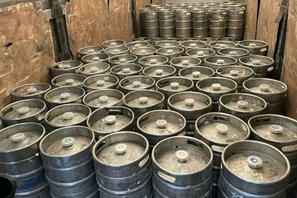 Полиция нашла 28 тысяч литров пива. Фото: ГУ МВД по Алтайскому краю