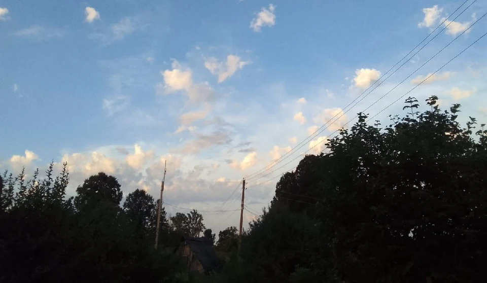 Системы ПВО уничтожили три дрона в небе над Калужской областью.