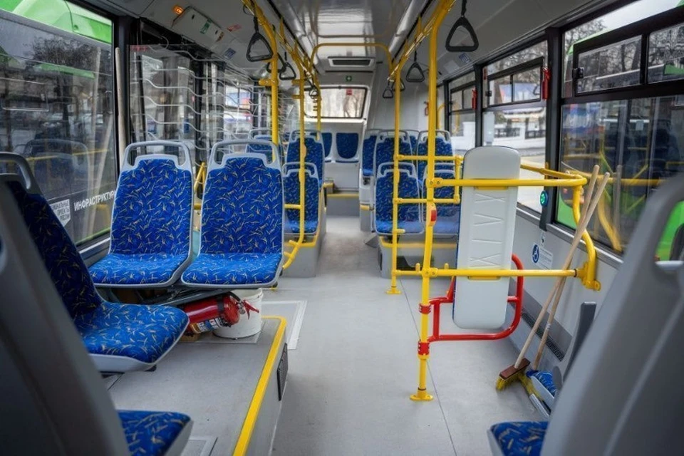 На маршруты вышли современные автобусы. Фото администрации города.