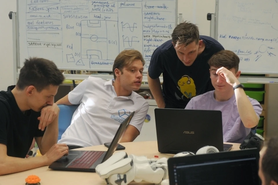 Зафиксировано почти 17 тысяч упоминаний искусственного интеллекта в СМИ за год.