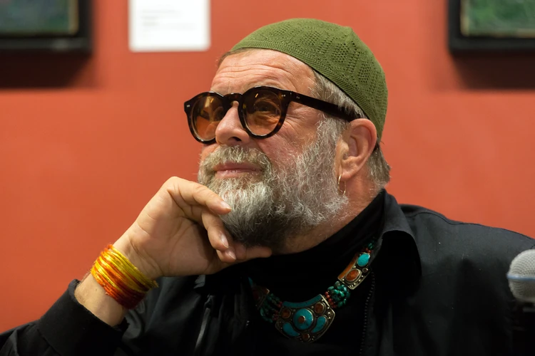 Сбежавшие артисты и иноагенты зарабатывают как могут: Макаревич* остался без новогодних корпоративов, Назаров колесит с пошлыми шутками