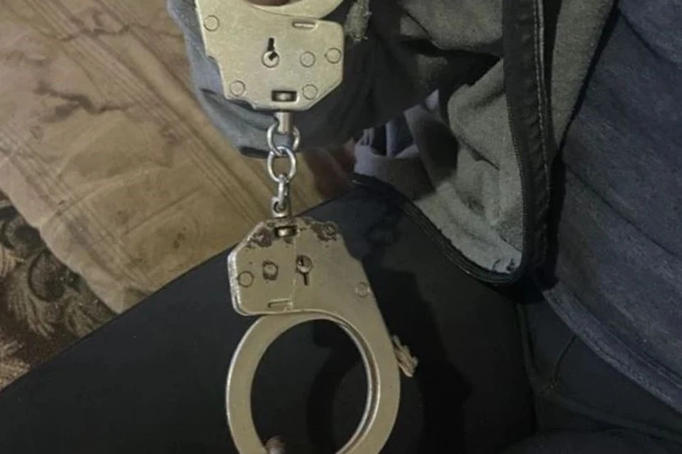 Приехавшая опергруппа увидела женщину в наручниках