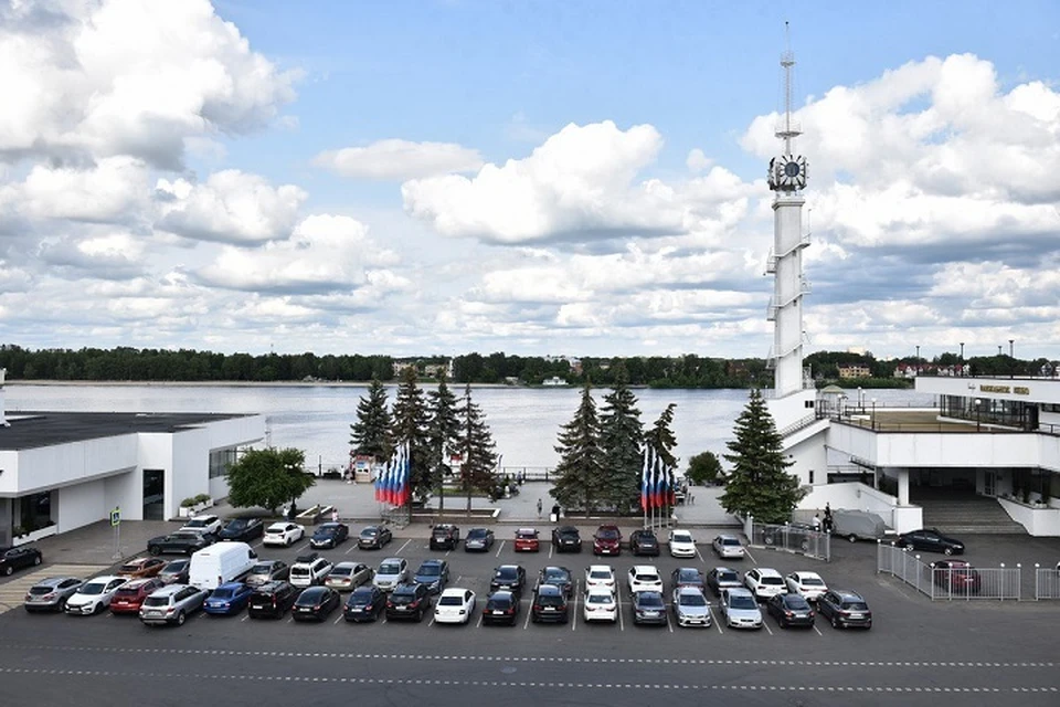 Владельцы машин, зарегистрированных в Ярославской области, получат 50-процентную скидку на платную парковку.