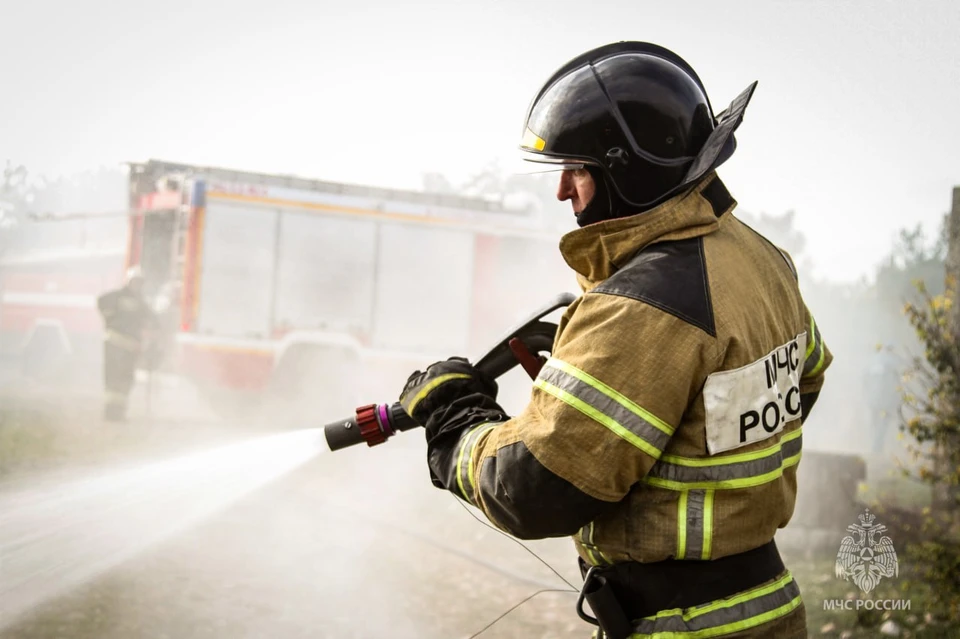 Идет проливка. Фото: МЧС Севастополя