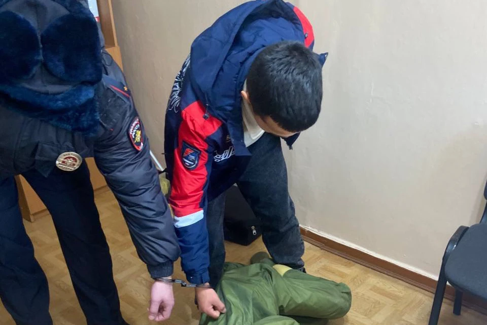 Потерпевших выволокли прямиком из квартиры, а потом бросили у полицейского участка