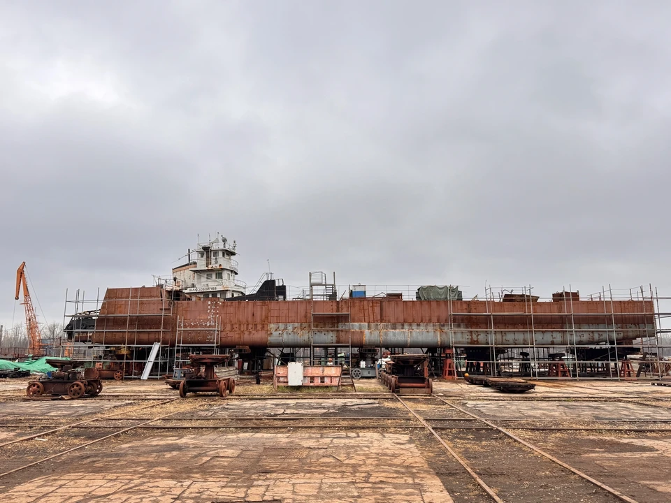 Судно готовят к спуску на воду. Фото: ЗАО "Нефтефлот"