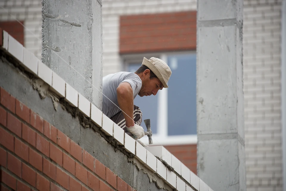 Рабочих на объекте по-прежнему недостаточно