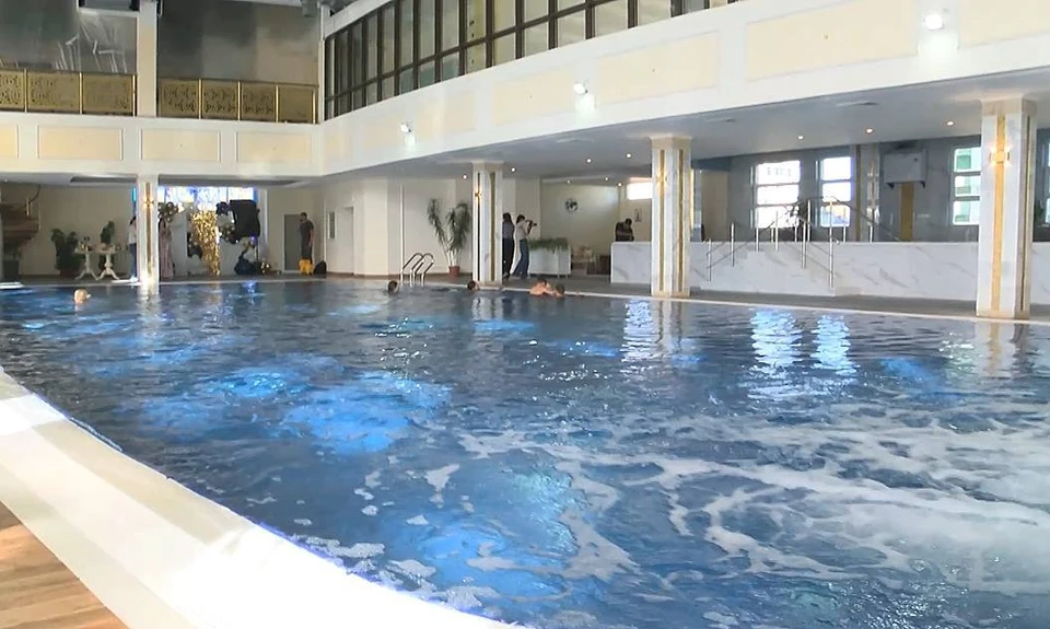 В Крыму ежегодно появляются новые плавательные бассейны. Фото: кадр из видео Владимира Константинова/Tg