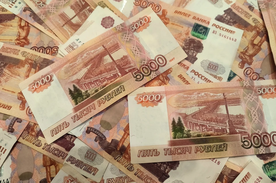 В России средняя заплата превысила 150 тысяч рублей