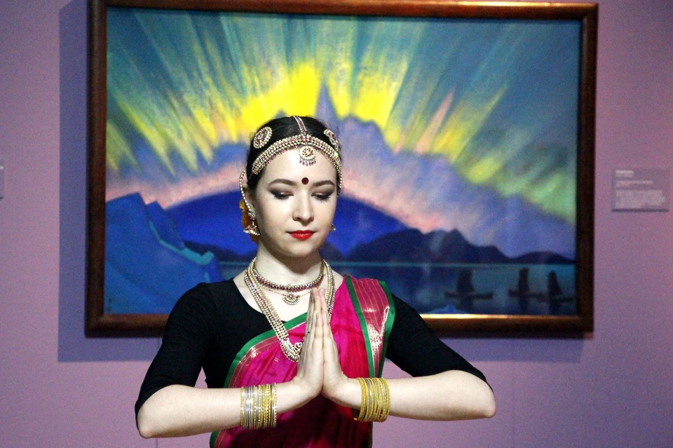 Художник мастерски сочетал культуры Запаада и Востока.