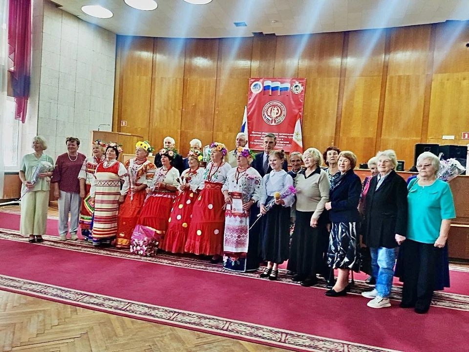 Смотр проходил в пяти номинациях: "Авторская поэзия", "Художественное чтение", "Сольное пение", "Дуэты", "Ансамбли".