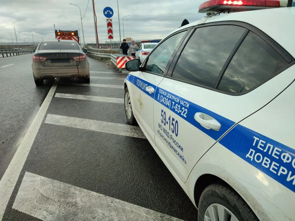 Инспекторы остановили отечественную легковушку без номеров. Фото: Госавтоинспекция Свердловской области