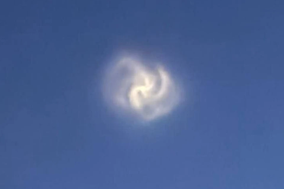 В Иркутске утром 5 ноября в небе заметили ракету. Фото: тг-канал "Иркутский астроном"