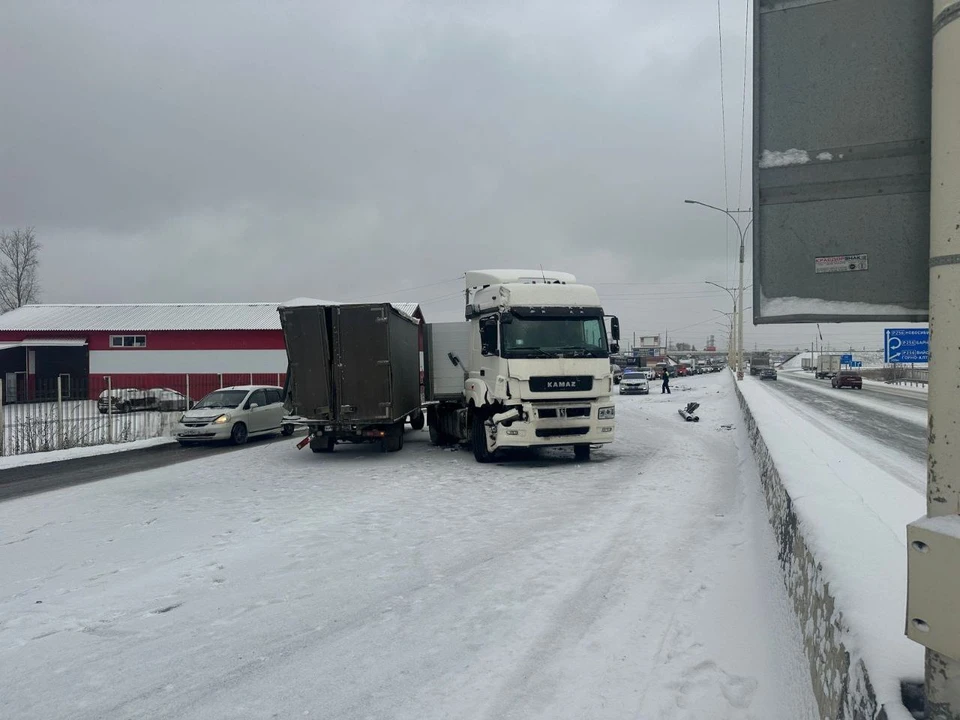 Участниками ДТП стали пять автомобилей