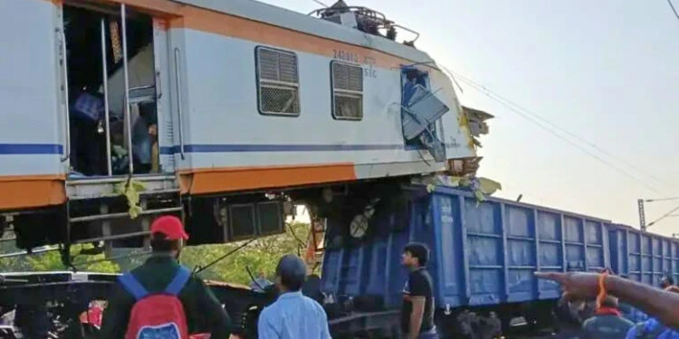 В Индии столкнулись поезда: десятки погибших и раненых