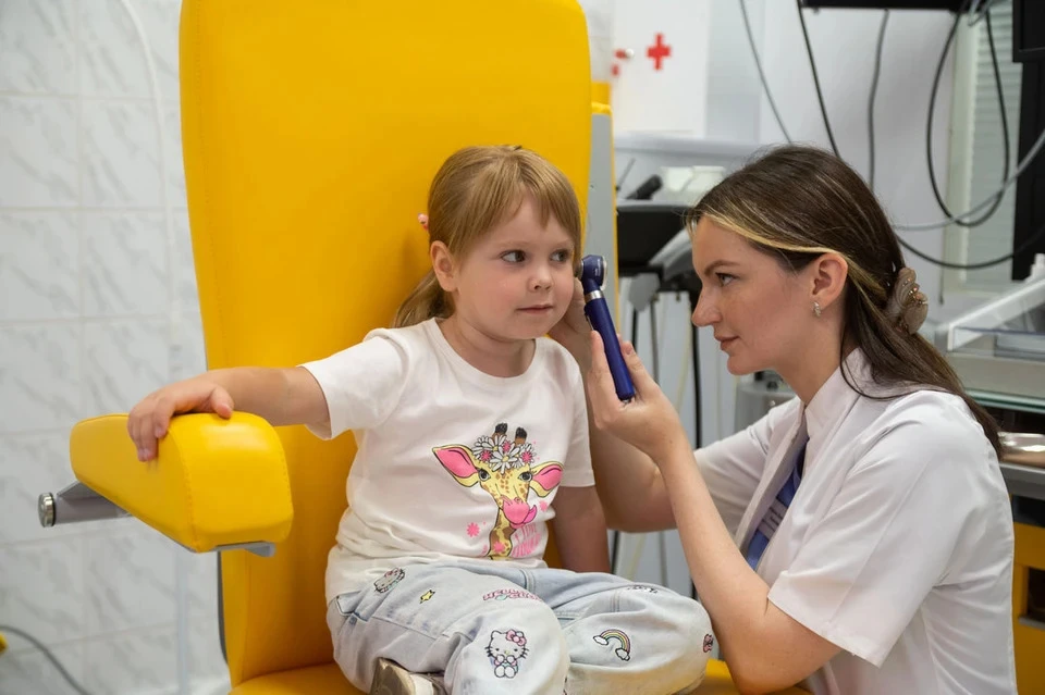 Лор Джапаридзе: при нарушениях слуха ребенок может хлопать себя по ушам