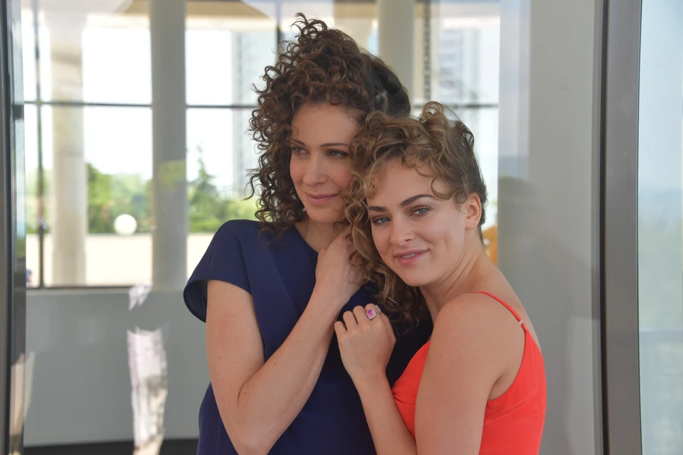 Ксения Раппопорт прилетела из Италии поддержать старшую дочь Аглаю Тарасову