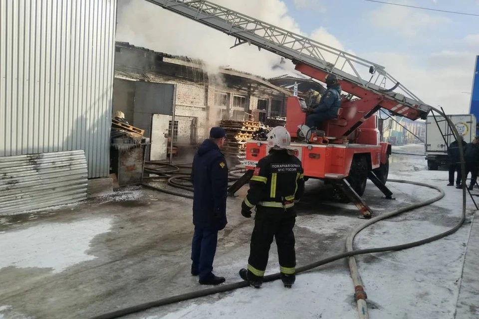 Прокуратура организовала проверку по факту пожара в производственном здании в Бердске. Фото: прокуратура Новосибирской области