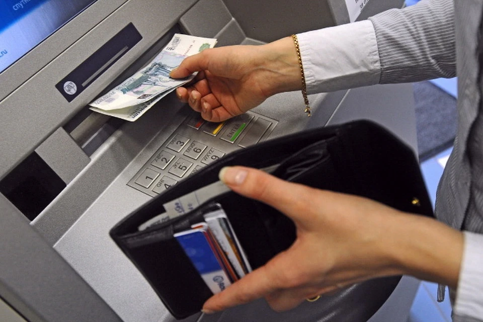 В 2026 году нельзя будет получать пенсии и соцвыплаты с использованием карт иностранных платежных систем. Фото: Архив Минтруда ДНР