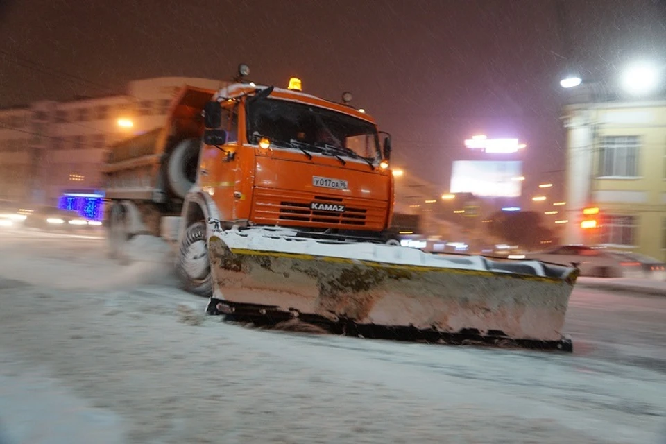 Мэр Хабаровска поручил ускорить уборку снега и обработку дорог реагентами