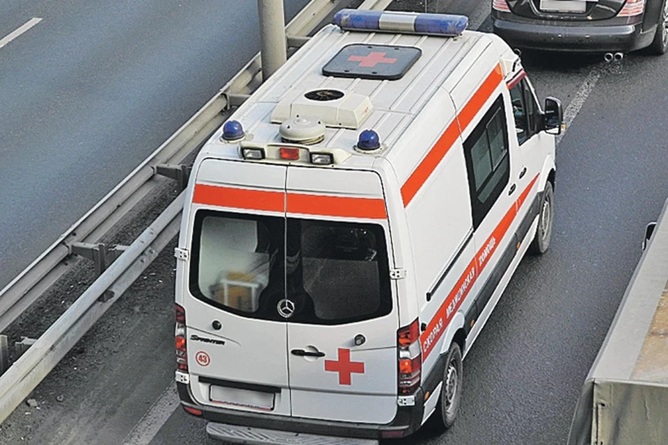 На западе Москвы женщина упала с высоты, крича на иностранном языке