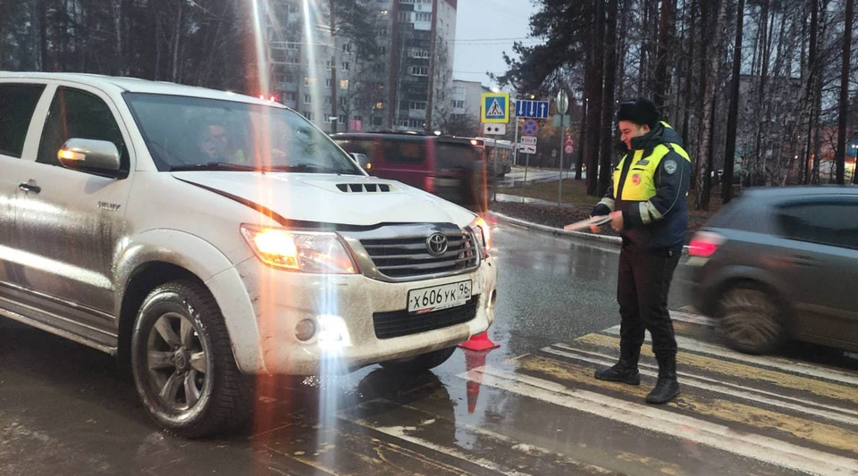 В Заречном на пешеходном переходе сбили мужчину. Фото: Госавтоинспекция Свердловской области