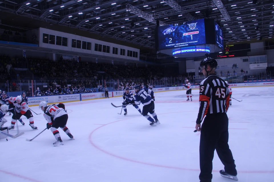 Следующий матч подопечные Олега Браташа проведут 10 ноября в Перми с «Молотом» (седьмое место, 30 очков), который сегодня разбил в пух и прах на своем льду «Ростов» (5:0).