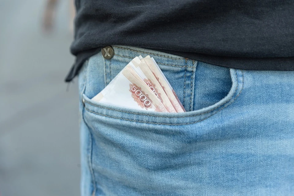 Сотрудник пункта выдачи украл из кассы деньги в Хабаровском крае